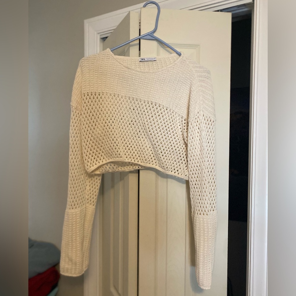 Zara Women's Cream Cropped Sweater